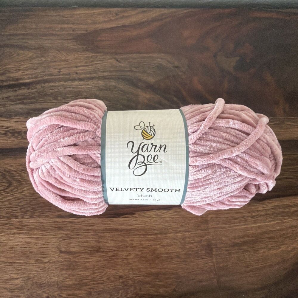 Velvety Smooth Blush 1 Skein Yarn Bee 3.5 oz Worsted 100% Polyester
